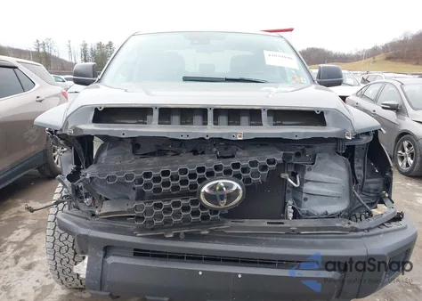 2019 Toyota Tundra Sr 4.6L V8 z USA, uszkodzony, nr VIN 5TFUM5F19KX080234